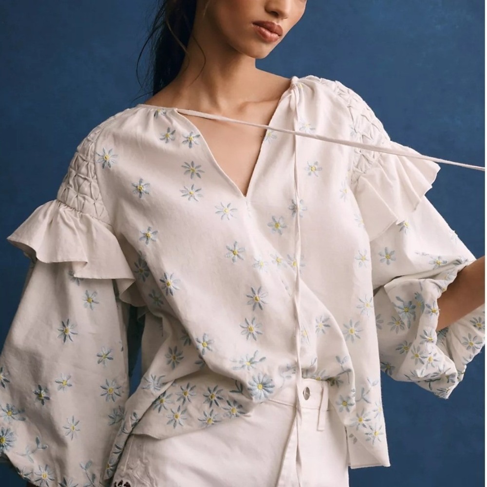 Anthropologie Embroidered Daisy Blouse.Smocked Ruffle sleeves boho cottagecore